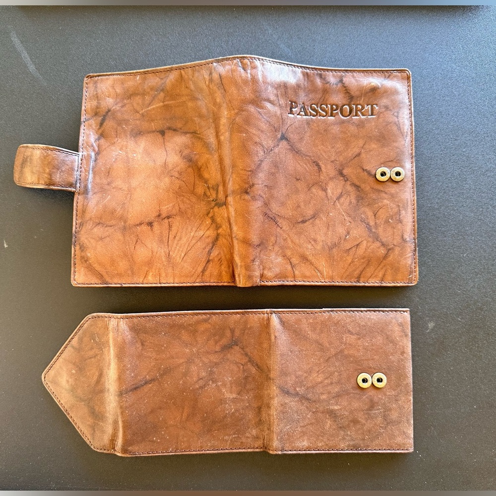 Vintage Edward Harvey passport cover with envelope card case. Brown color.